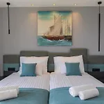 Magnificent 5 Bedrooms Splendor Stunning Sea View