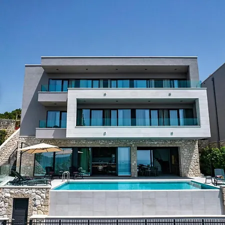 Magnificent 5 Bedrooms Splendor Stunning Sea Island Views Gym Orasac