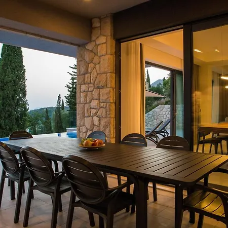 Magnificent 5 Bedrooms Splendor Stunning Sea Island Views Gym Villa