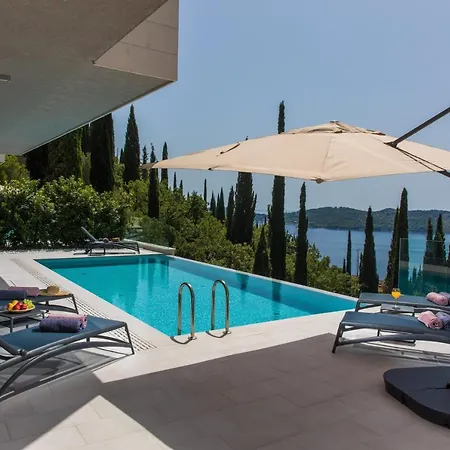 Magnificent 5 Bedrooms Splendor Stunning Sea Island Views Gym Villa *