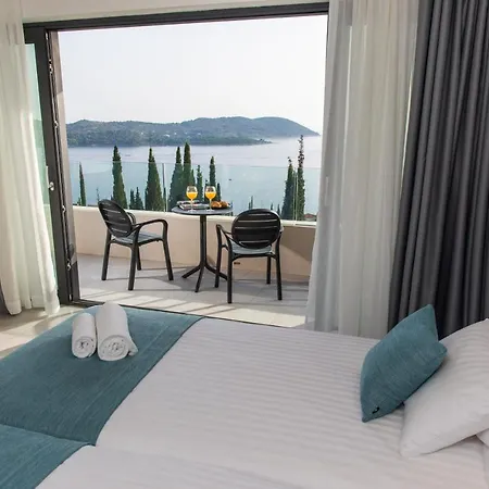 Magnificent 5 Bedrooms Splendor Stunning Sea Island Views Gym * Orasac