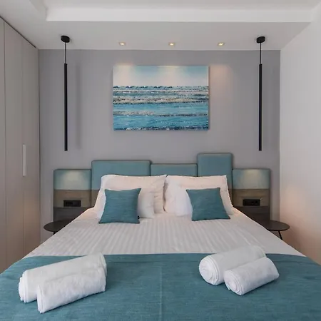 Magnificent 5 Bedrooms Splendor Stunning Sea Island Views Gym Orasac
