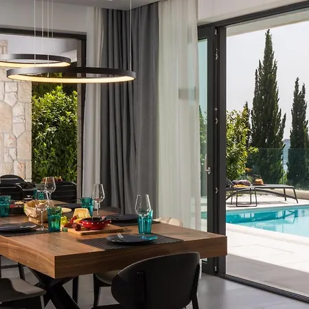Magnificent 5 Bedrooms Splendor Stunning Sea Island Views Gym Villa Orasac