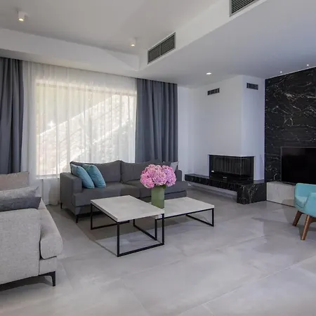 Magnificent 5 Bedrooms Splendor Stunning Sea Island Views Gym Villa *