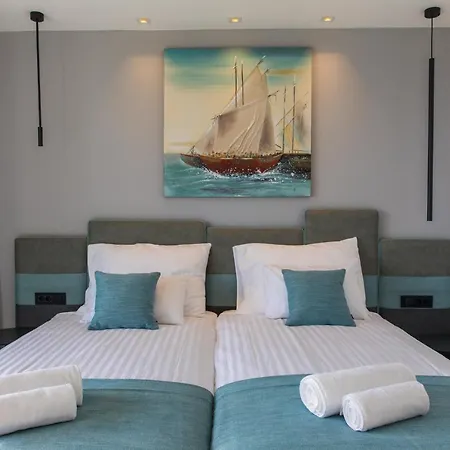 Magnificent 5 Bedrooms Splendor Stunning Sea Island Views Gym * Orasac