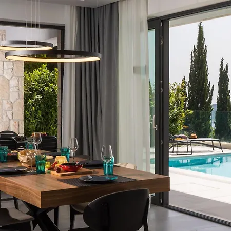 Magnificent 5 Bedrooms Splendor Stunning Sea Island Views Gym Orasac