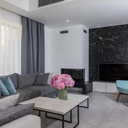 Magnificent 5 Bedrooms Splendor Stunning Sea View Villa