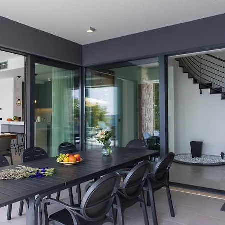 Villa Magnificent 5 Bedrooms Splendor Stunning Sea View *