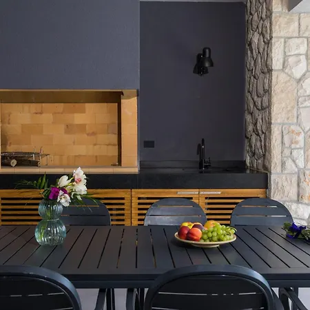 Magnificent 5 Bedrooms Splendor Stunning Sea View Villa *